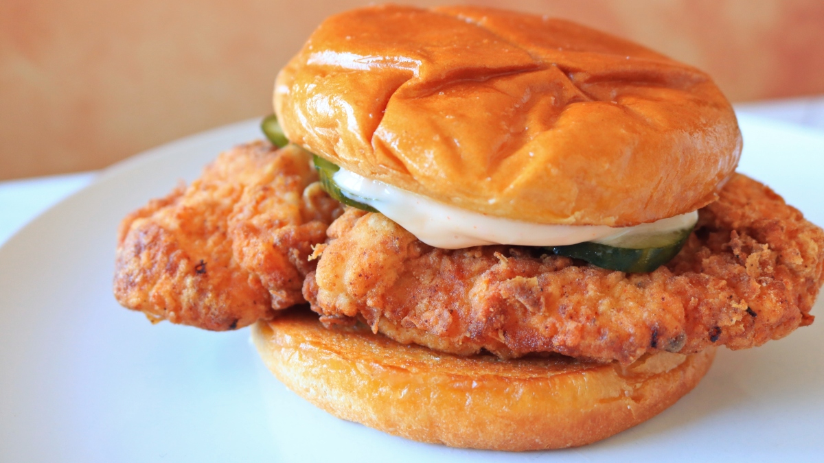 I Swear by This Copycat Popeyes Hen Sandwich Recipe